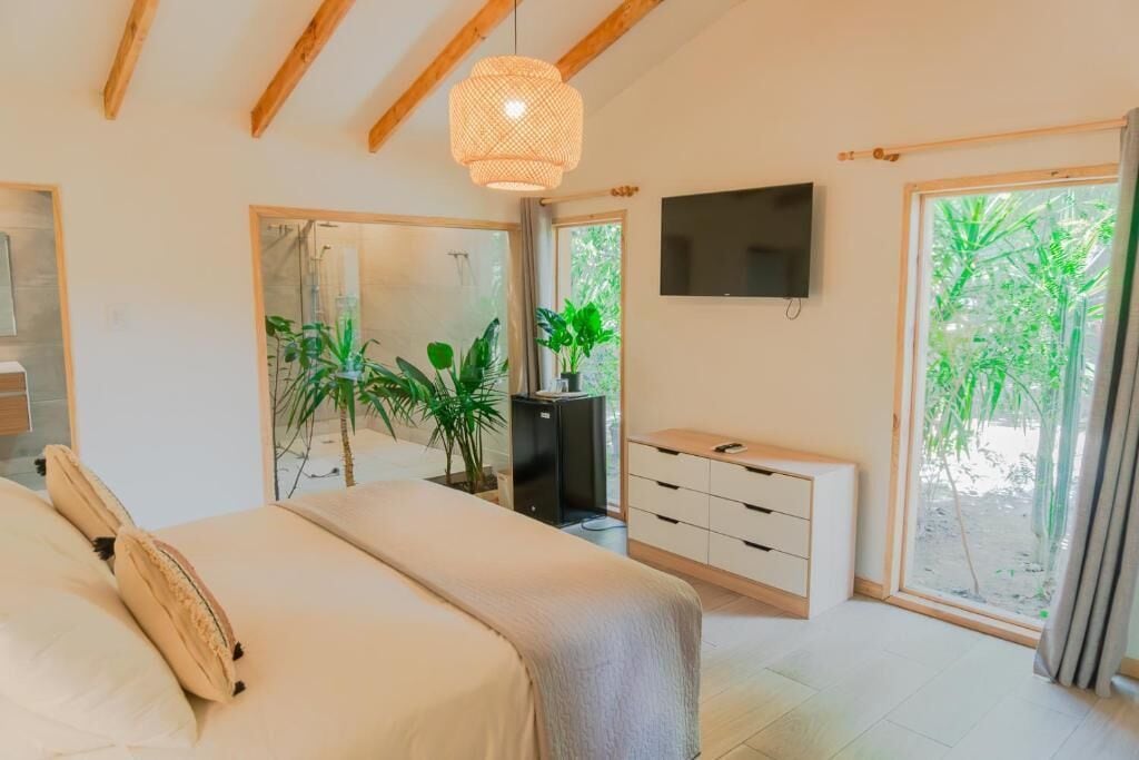Deluxe Suite, Garden View | WiFi (free)