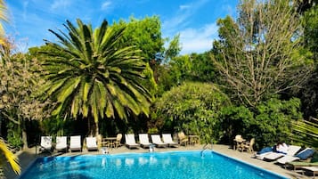 3 outdoor pools