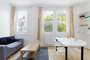 Interior - Spacious 3BDR Flat in the Heart of West London (Greater London)