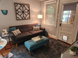Smart TV - Cozy 1-bedroom apartment in quintessential Forest Hill neighborhood (Richmond)
