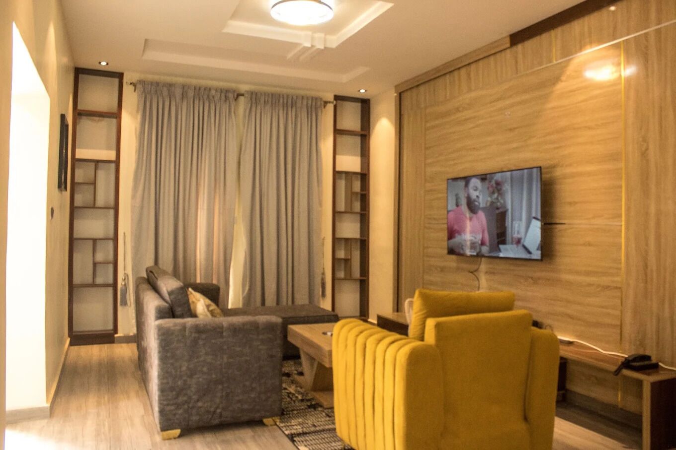 Apartamento económico, balcón, vistas a la ciudad | Zona de estar