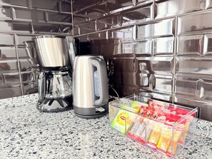 Kaffee und/oder Kaffeemaschine