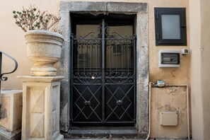 Exterior detail - Baroque flat w/ king bed and terrace near Duomo (Acireale)