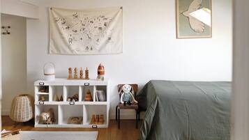 Iron/ironing board, WiFi, bed sheets