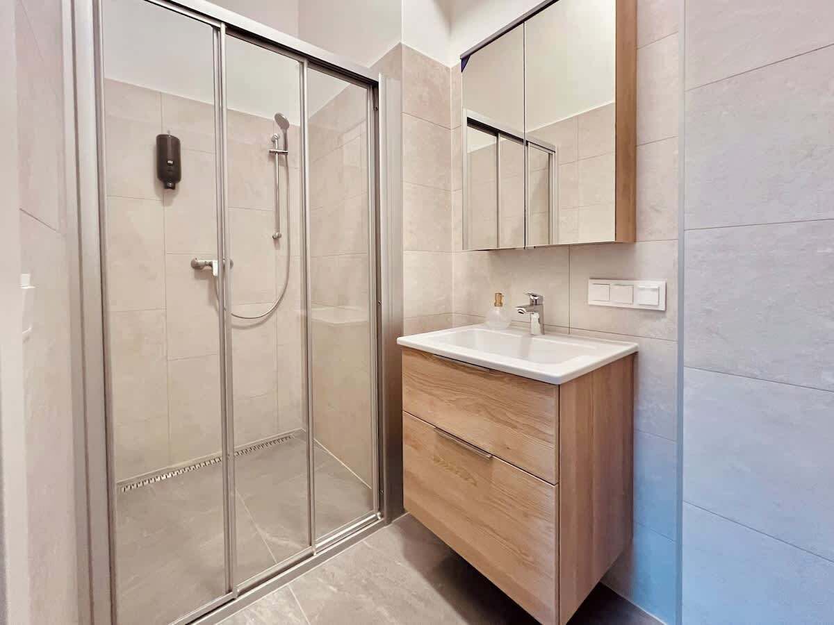 Dusche, Haartrockner, Shampoo