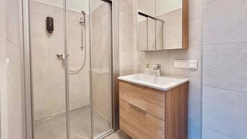 Dusche, Haartrockner, Shampoo