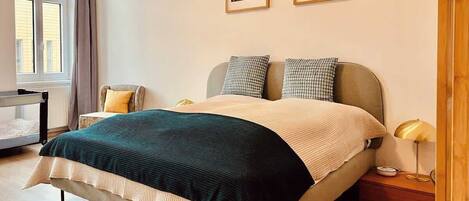 Iron/ironing board, travel cot, WiFi, bed sheets
