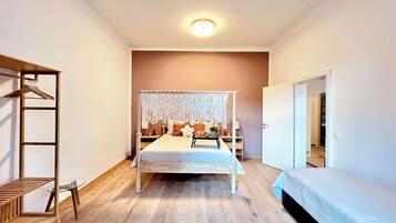 Bügeleisen/Bügelbrett, Reisekinderbett, WLAN, Bettwäsche