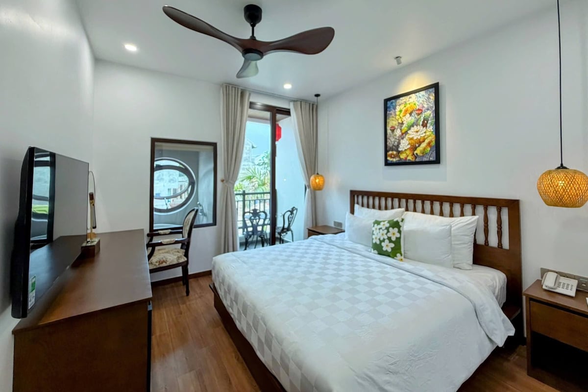 Deluxe Double Room, Bathtub, Garden View | Premium bedding, memory foam beds, minibar, in-room safe