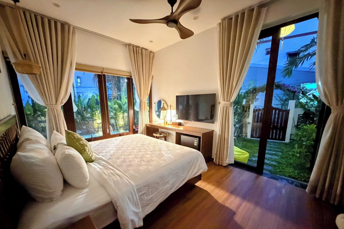 Premium bedding, memory foam beds, minibar, in-room safe