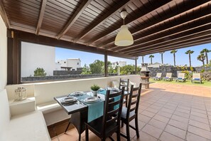 Unclassified image, 3 of 41, button - Villa Zafiro 8 by Escape Home (Playa Blanca)