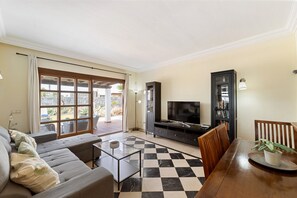 Unclassified image, 3 of 41, button - Villa Zafiro 6 by Escape Home (Playa Blanca)