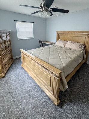 2 bedrooms, desk, iron/ironing board, WiFi