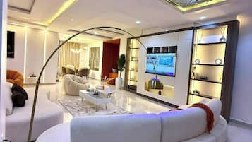Deluxe Apartment, Balcony, City View | Living area