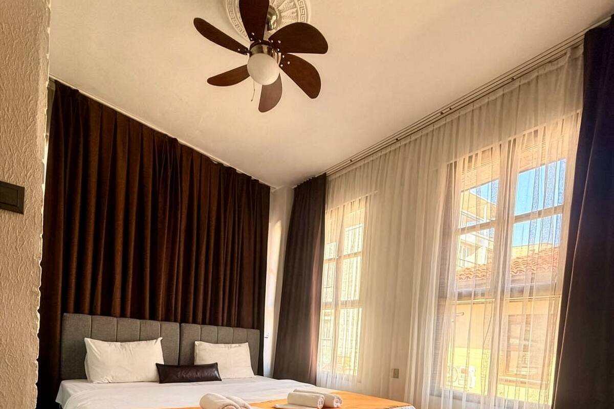 Comfort Single Room, 1 Queen Bed