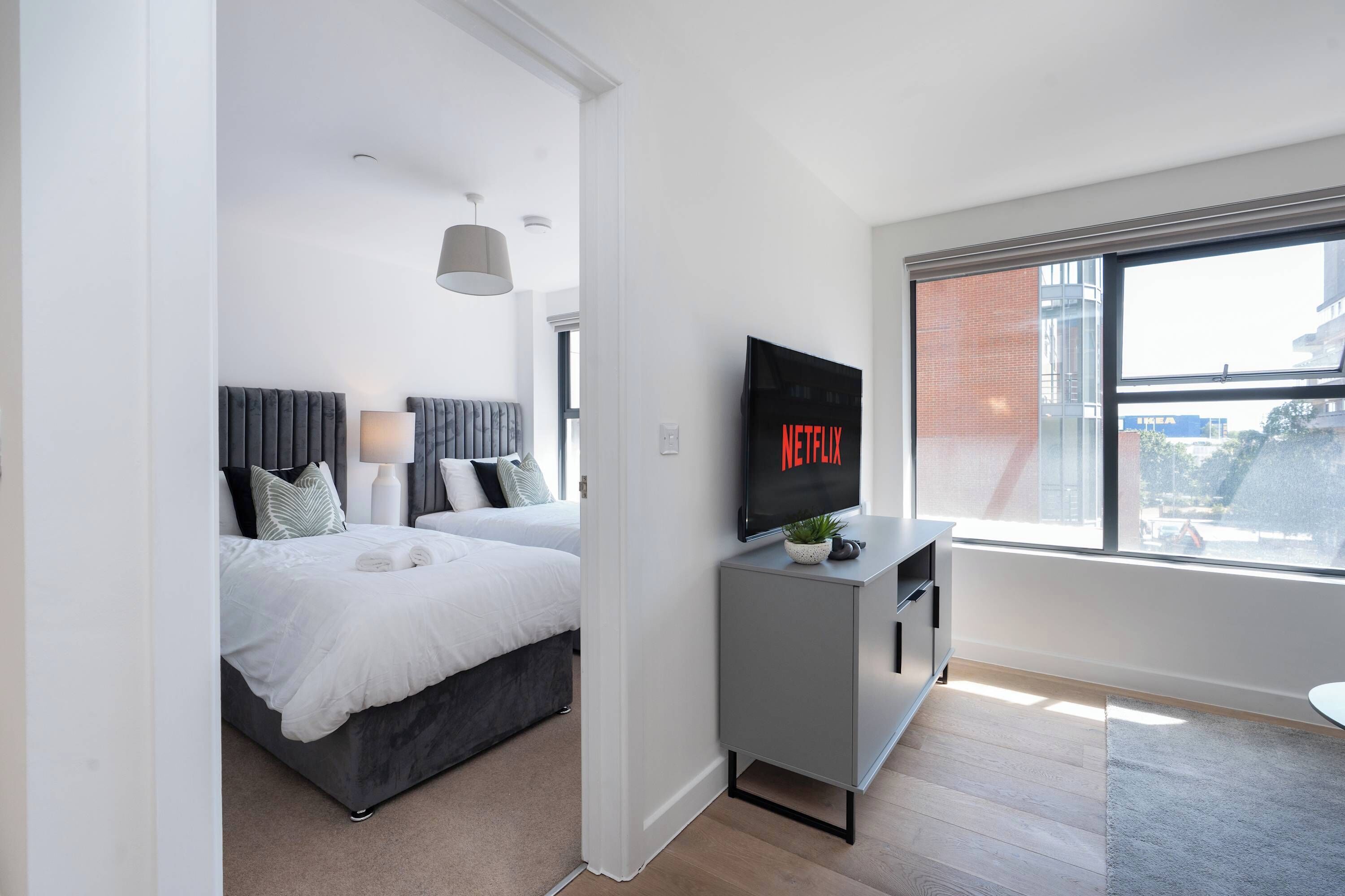 Iron/ironing board, WiFi, bed sheets