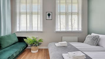 Apartamento Deluxe | Ropa de cama de alta calidad, tabla de planchar con plancha, wifi gratis