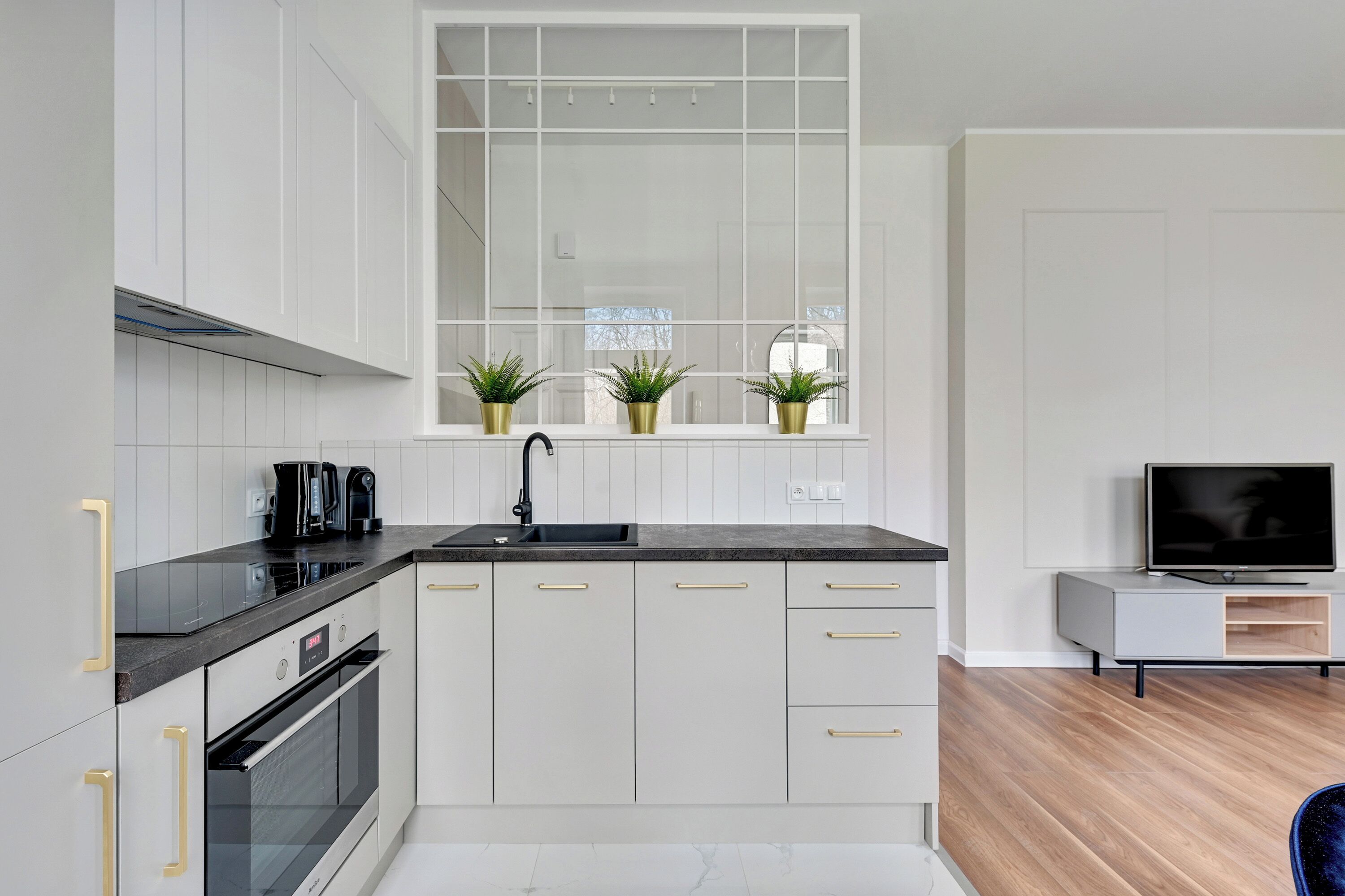 Apartamento Deluxe | Cocina básica privada | Cafetera o tetera, hervidor eléctrico, tostadora y trona infantil