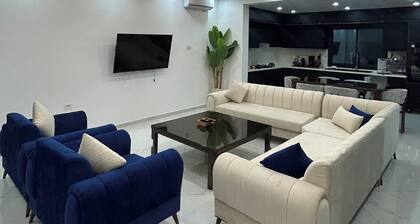 VILLA BLANCA, villa de vacance avec piscine sans vis à vis. Garage. 4 chambres.