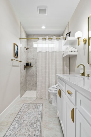 Shower, hair dryer, towels, soap - "Eagle Rock", A Family-Friendly Home, Sleeps 8 (Granbury)