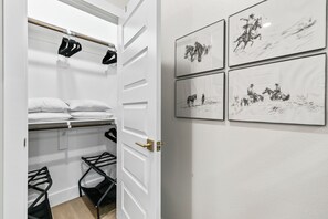 Fer et planche à repasser, Wi-Fi, draps fournis