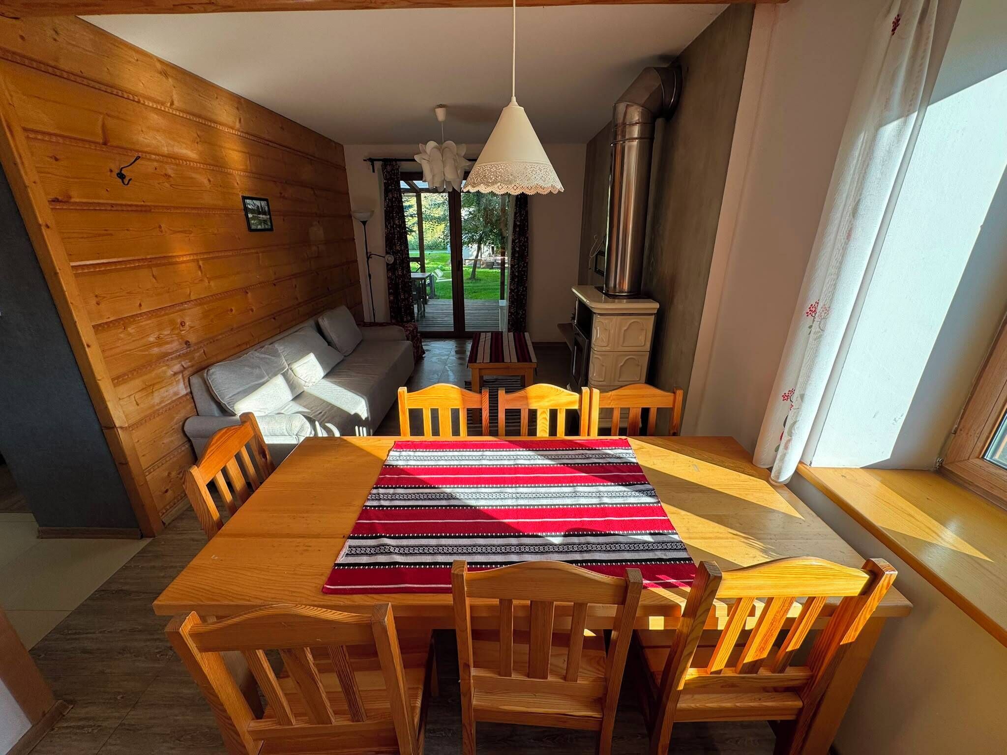 Comfort Cabin, 3 Bedrooms | Dining