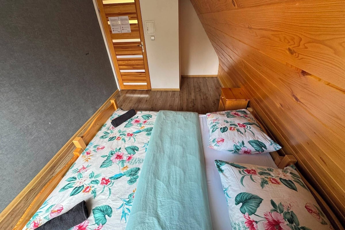 Hytte – comfort, 3 soverom | Skrivebord, skrivebord for bærbar PC og strykejern/-brett