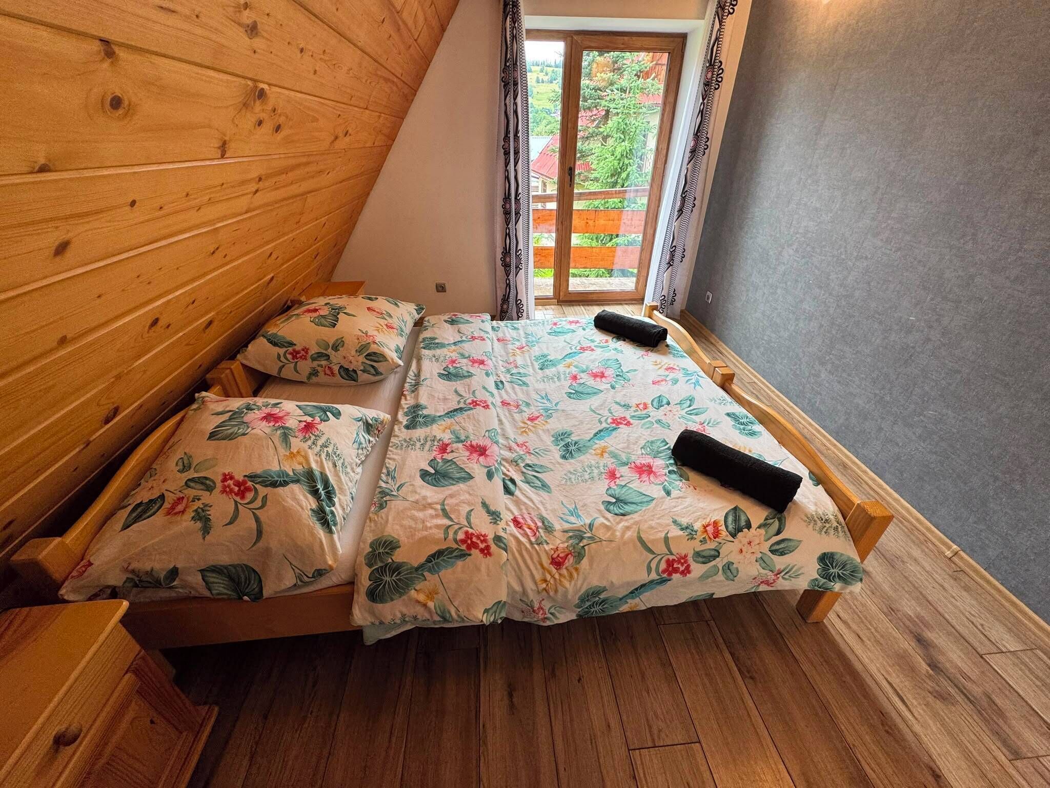 Comfort Cabin, 3 Bedrooms | Desk, laptop workspace, iron/ironing board, free WiFi