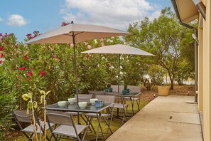 Outdoor dining - Ker Nil - Jolie maison pour 9 avec terrasses (Mimizan)