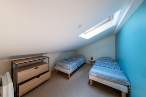 Iron/ironing board, free WiFi, bed sheets - Le Gîte Maisonnette - À 30 min du Futuroscope (Chalandray)