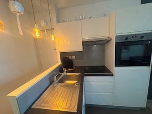 Fridge, microwave, oven, stovetop - Appart 19 (Paris)