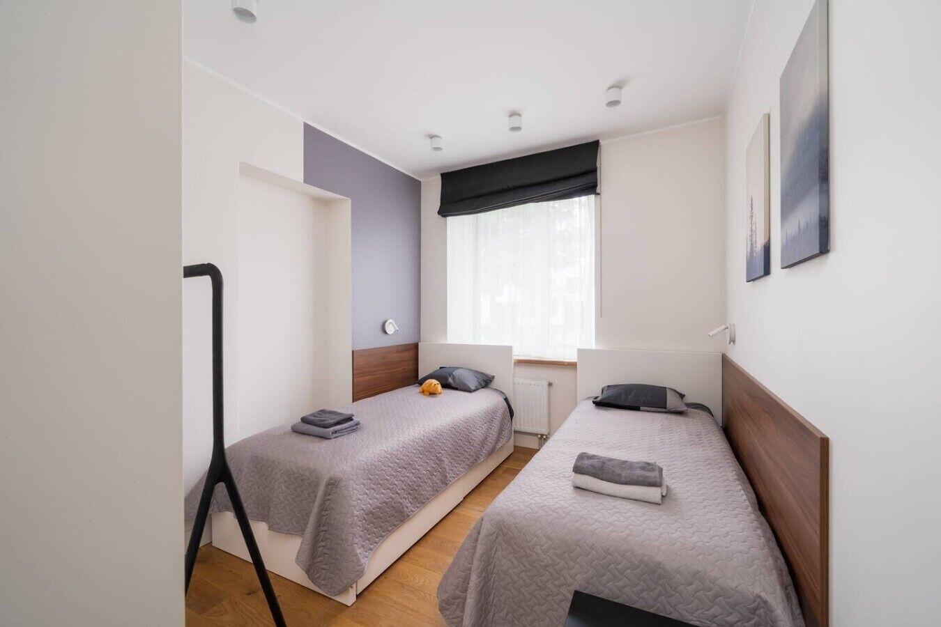 Desk, iron/ironing board, WiFi, bed sheets