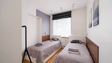 Desk, iron/ironing board, WiFi, bed sheets