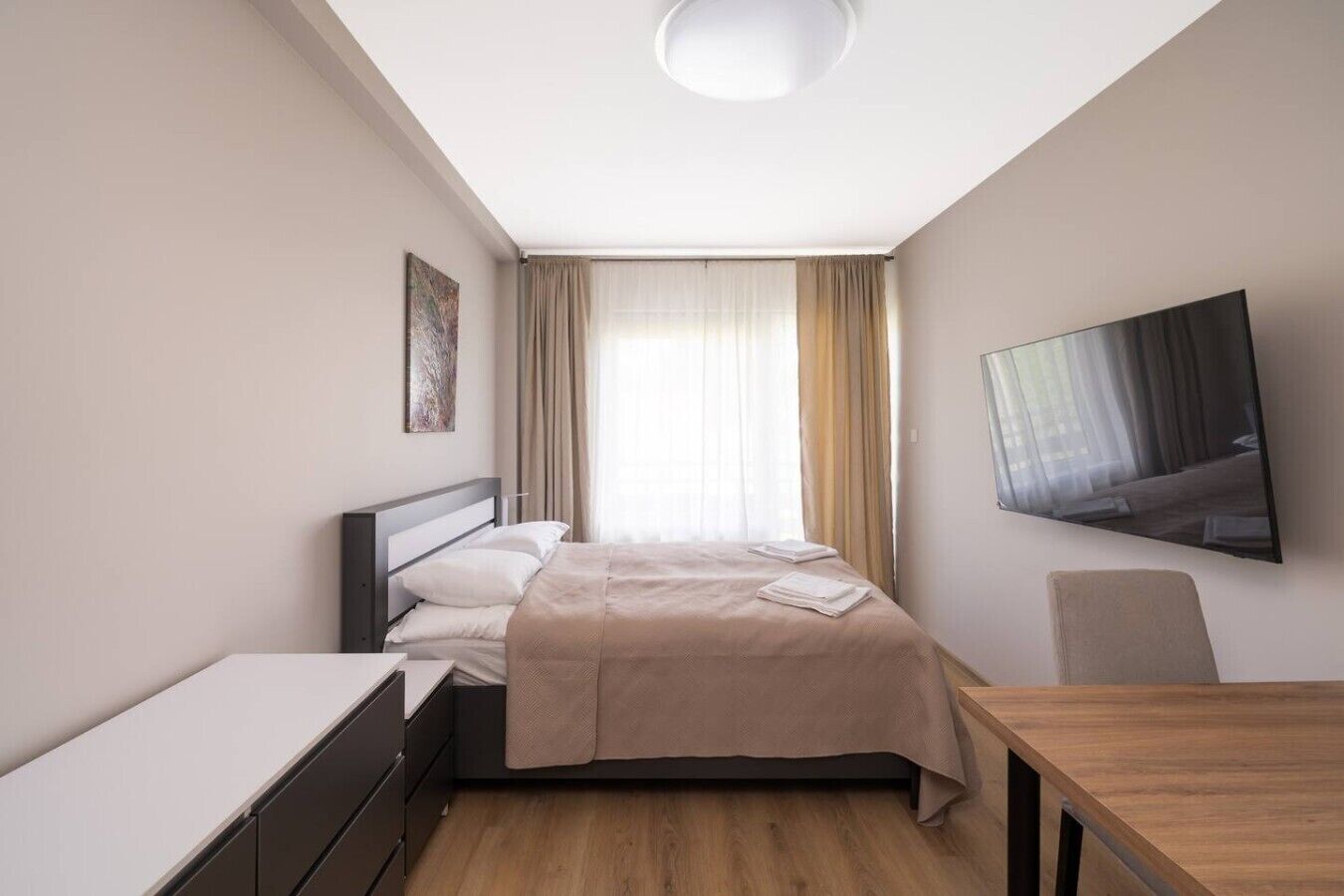 Iron/ironing board, WiFi, bed sheets