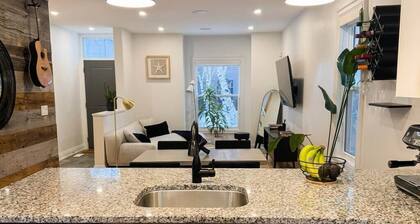 Beautiful modern 2Bdr sunny home with French decor