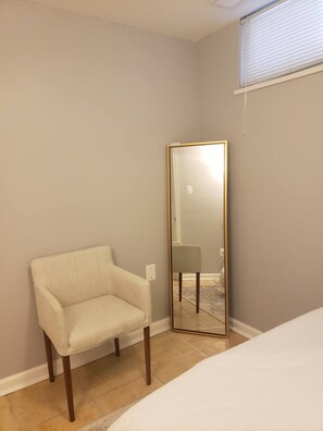 Iron/ironing board, free WiFi, bed sheets - Private Basement In-Law Suite W/free Parking NW DC (Washington)