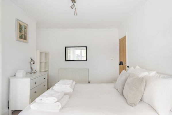 Room - GuestReady - Cozy Modern Retreat in Hendon (London)