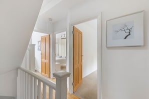 Interior - GuestReady - Cozy Modern Retreat in Hendon (London)