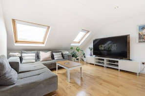 Unclassified image, 4 of 37, button - GuestReady - Cozy Modern Retreat in Hendon (London)