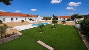 Exterior - Villa with Pool · 1 km from Beach - 30 min Airport (Gaio-Rosário)