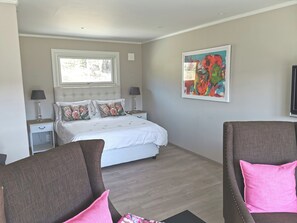 1 bedroom, desk, free WiFi, bed sheets - Luxurious  1-bedroom Apartment on a 400 year old historical farm in Lesja (Lesja)