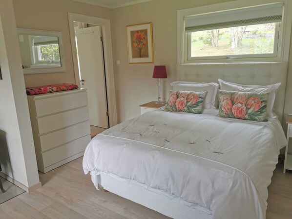 1 bedroom, desk, free WiFi, bed sheets