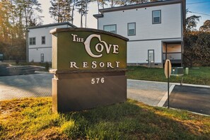 The Cove Resort -niminen lomakeskus, ja sen yhteydessä numero 576.