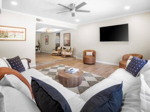 TV - New! Fore Love of Sun- Golf, Pool, Spa, Firepit (Tempe)