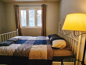 4 chambres, fer et planche à repasser, Wi-Fi, draps fournis