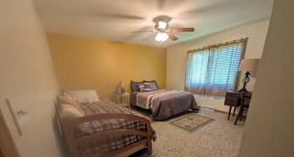 3-bedroom family-friendly country home in Galena with air conditioning