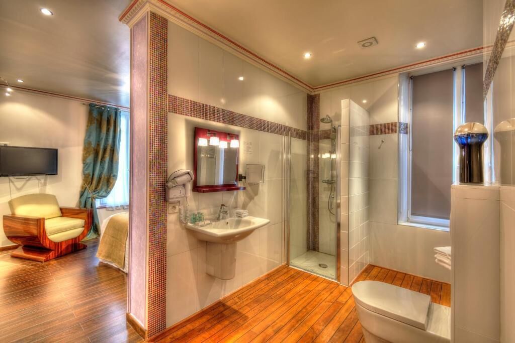 Comfort Double Room, City View | Bathroom