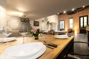 Dining - Vrbo Property (Roma)