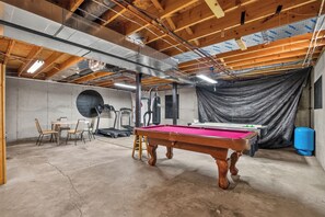 Game room - Biscayne Ln Retreat/Pool, Game Room & Wawasee Fun (Cromwell)