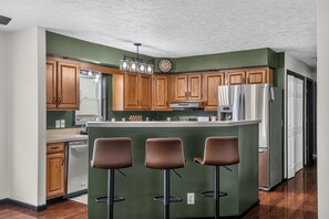 Private kitchen - Biscayne Ln Retreat/Pool, Game Room & Wawasee Fun (Cromwell)